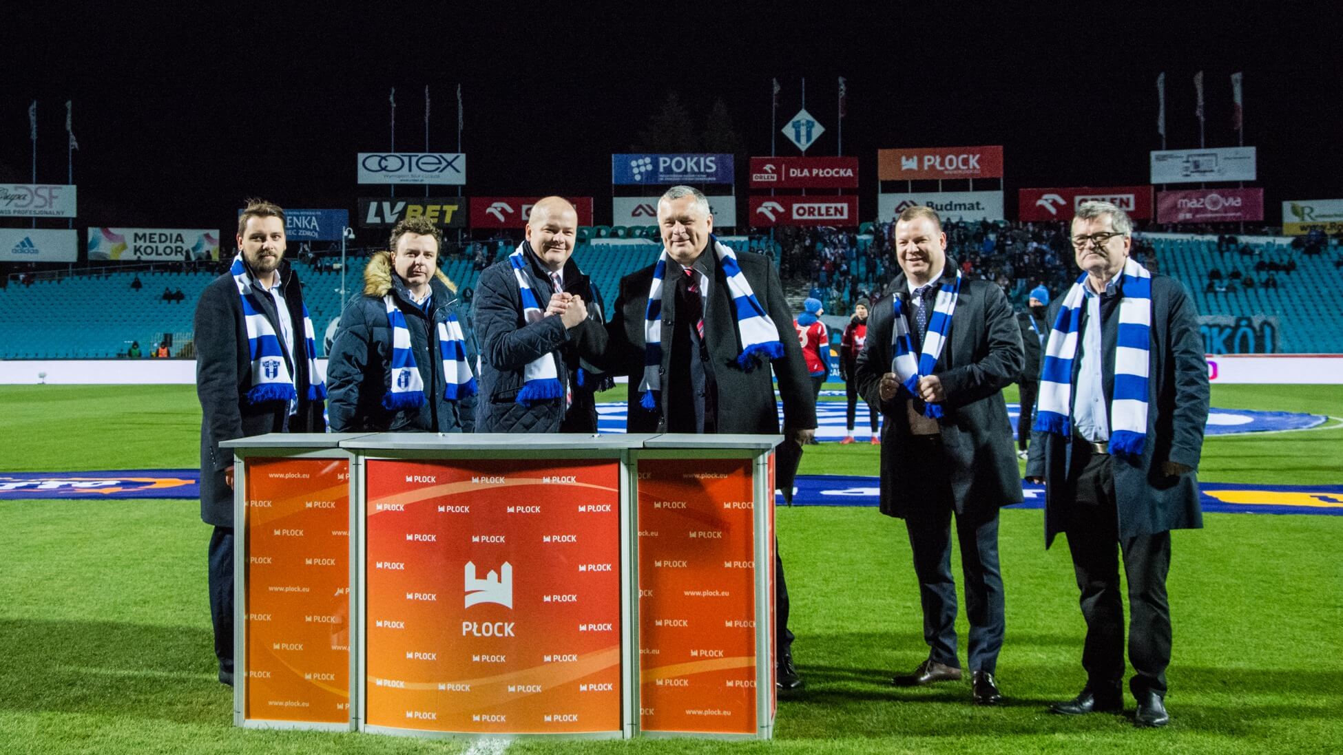 Podpisanie umowy na budowę stadionu
