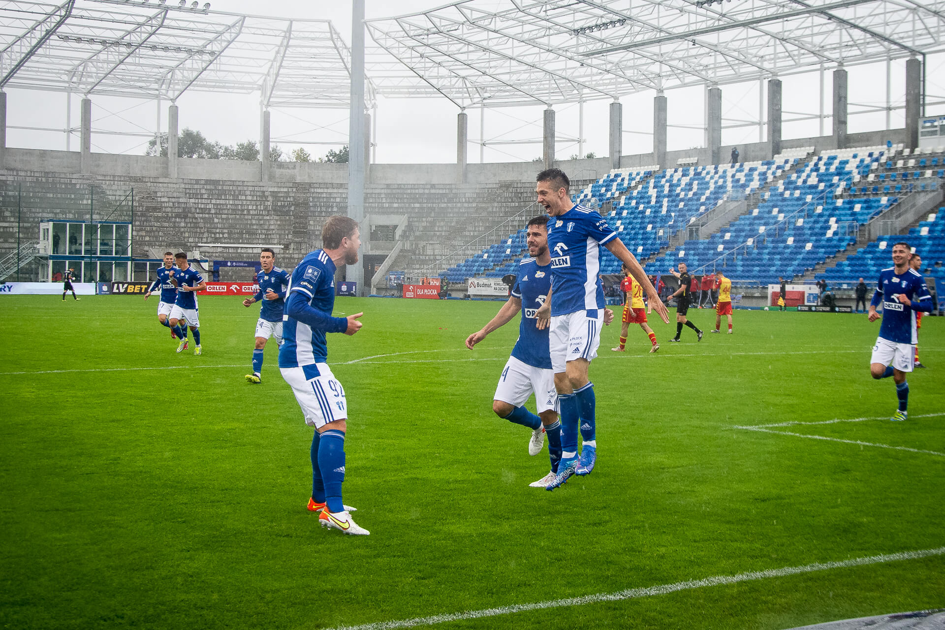 Zawodnicy Wisły Płock w trakcie meczu z Jagiellonią Białystok