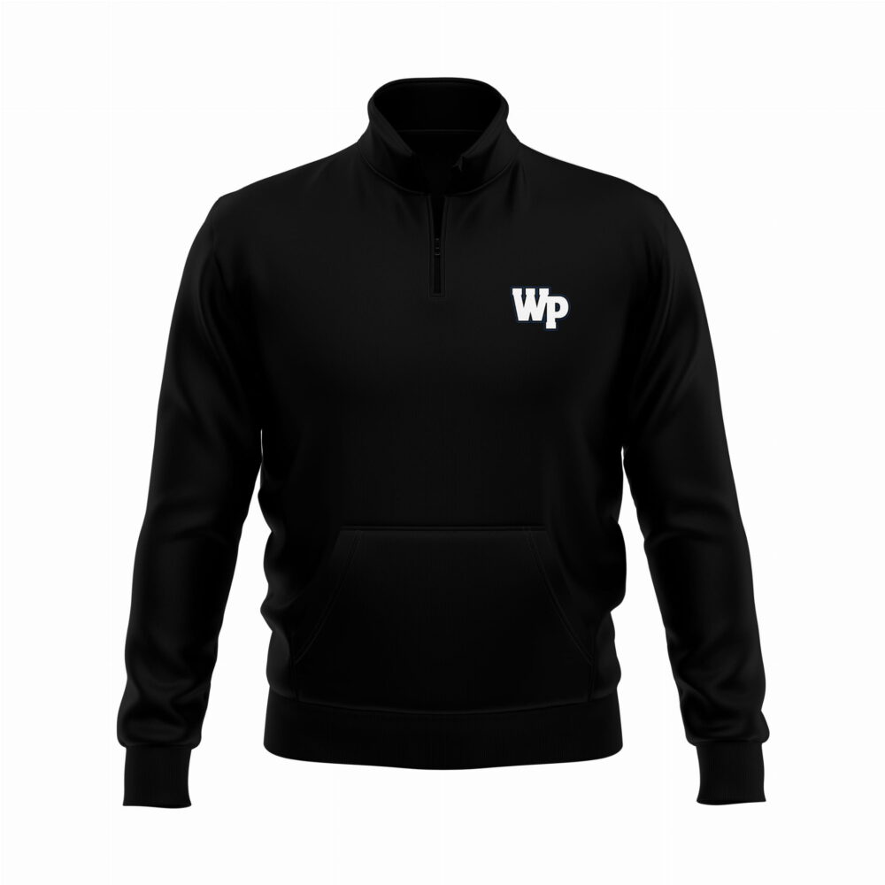 Czarna bluza z logo WP na lewej piersi, z przednią kieszenią typu kangur i krótkim zamkiem przy szyi.