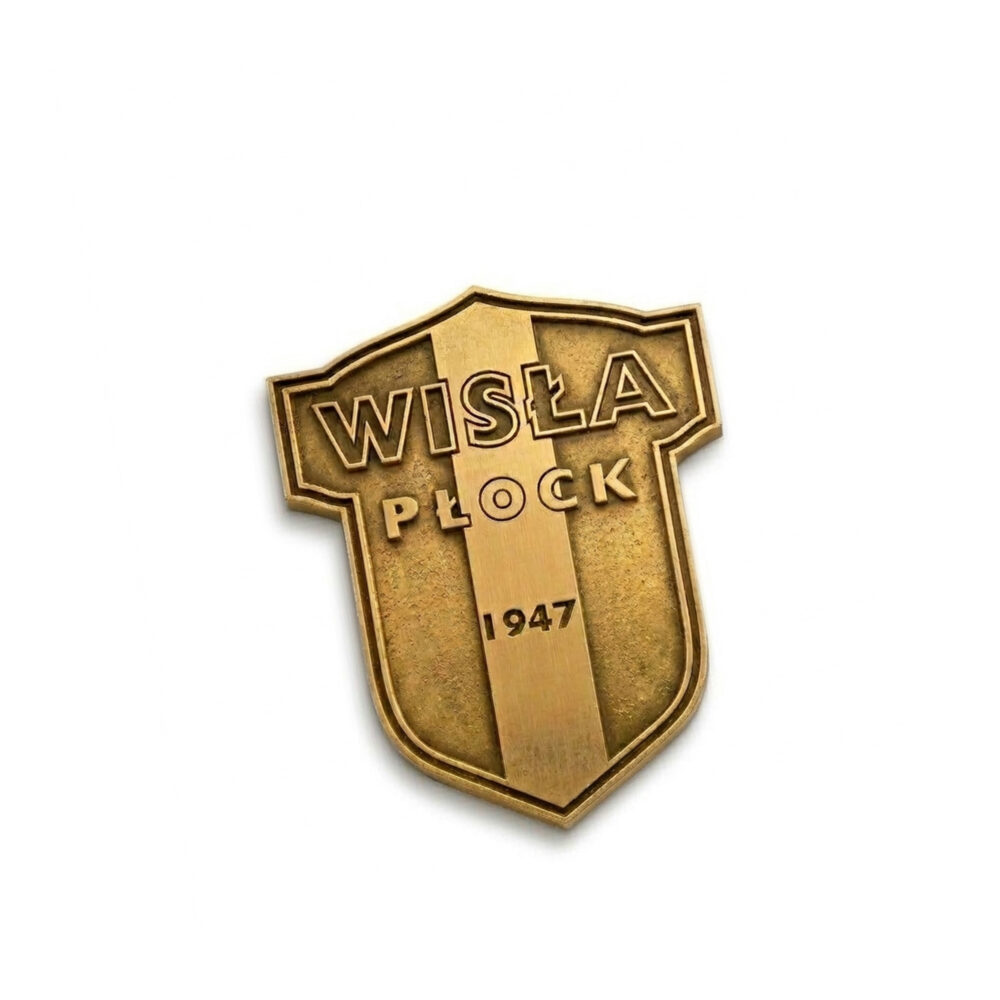 Złoty, tarczowy magnes stalowy z napisem „WISŁA PŁOCK” i rocznikiem 1947.